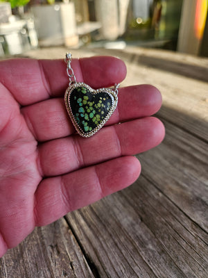 
            
                Load image into Gallery viewer, Heart Yungai Necklace
            
        