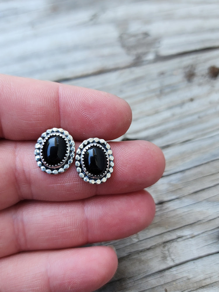 
            
                Load image into Gallery viewer, Onyx Studs #700
            
        